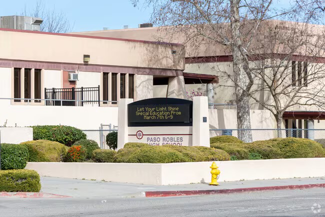 Paso Robles High School sign from the street